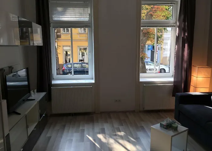 Schoenbrunn Apartment